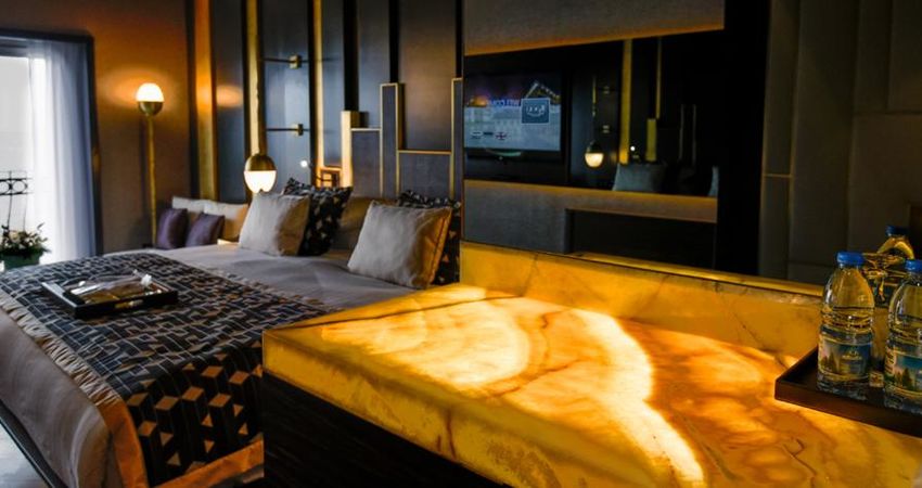 ROCKS HOTEL