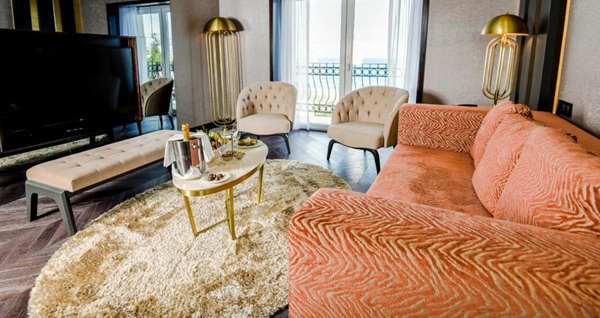 ROCKS HOTEL