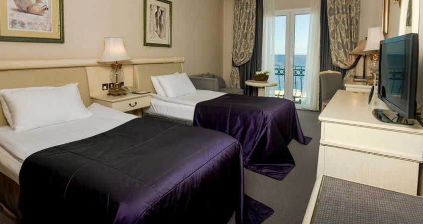 ROCKS HOTEL