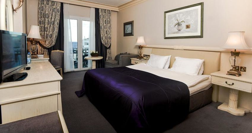 ROCKS HOTEL