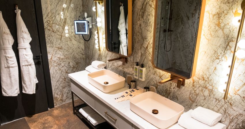 ROCKS HOTEL & CASINO