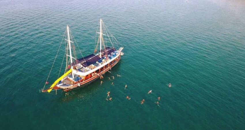 SHOPPING & BOAT TOUR - KYRENIA