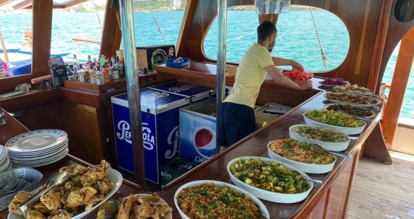 SHOPPING & BOAT TOUR - KYRENIA